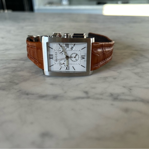 Gucci Mens Watch - Picture 1 of 8